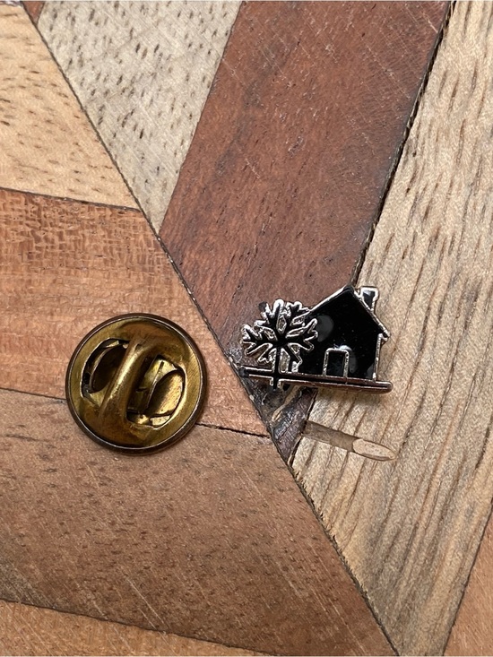 Vintage Jewelry - Vintage Black and Silver House Brooch